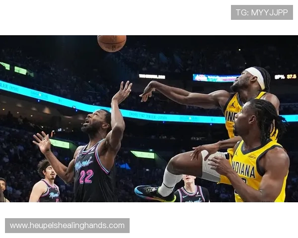 哈克斯强硬对抗后抛投打成二加一助热火拉开步行者到十分优势